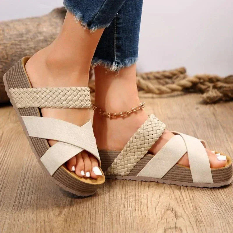 Comfortable women's retro orthopedic sandals, ergonomic design with arch support & soft straps, ideal for summer.
