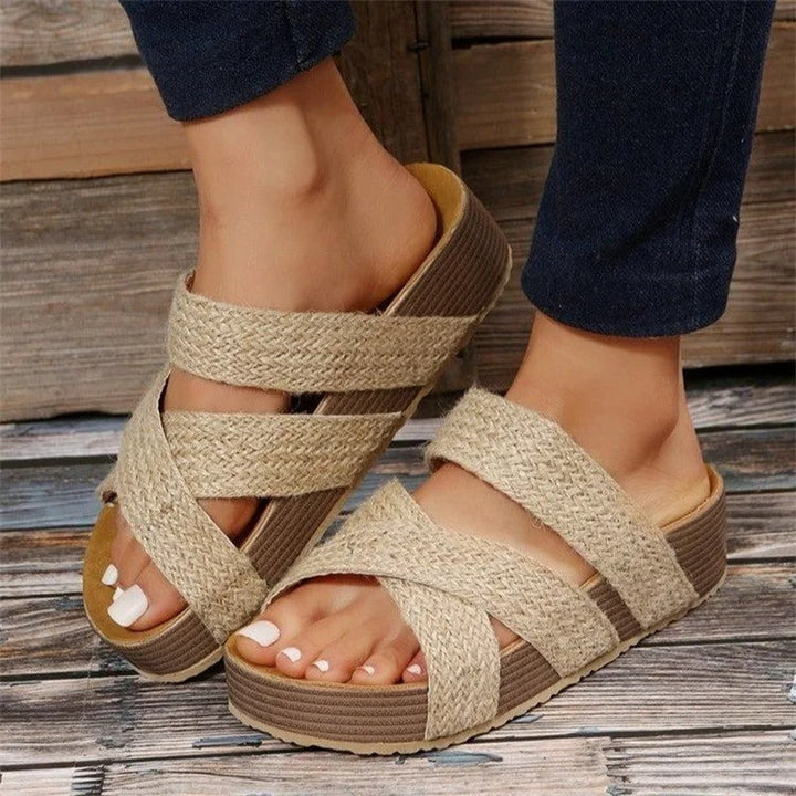 Stylish women's retro orthopedic sandals with comfortable, supportive design for versatile summer footwear.