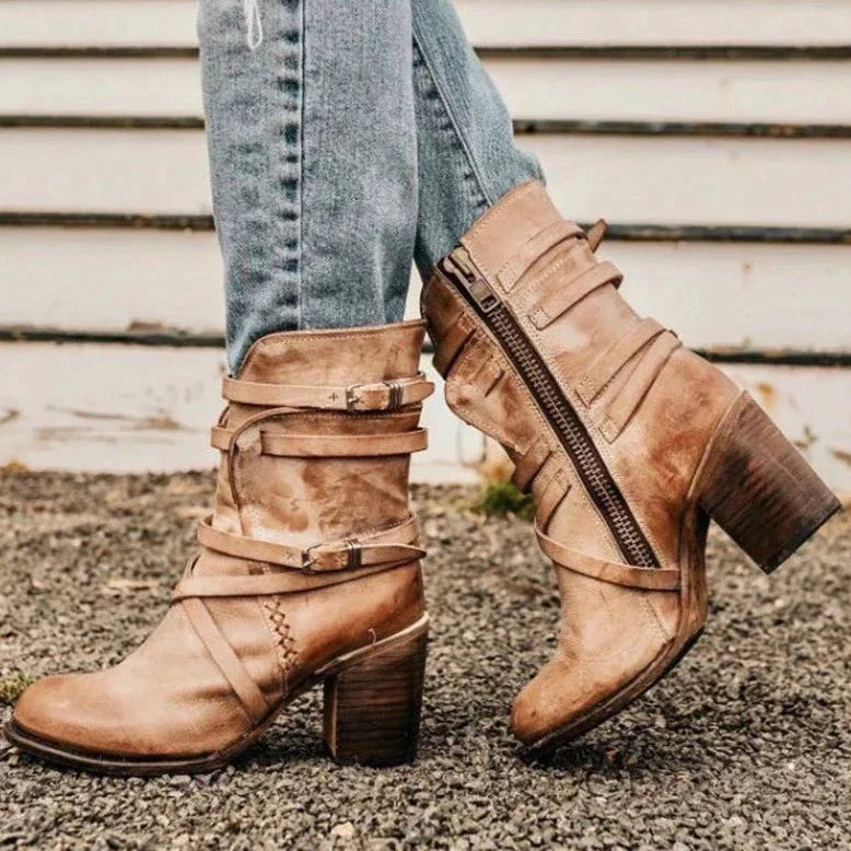 Women's retro winter boots. Warm, comfortable everyday footwear, perfect for cold weather and stylish fashion.
