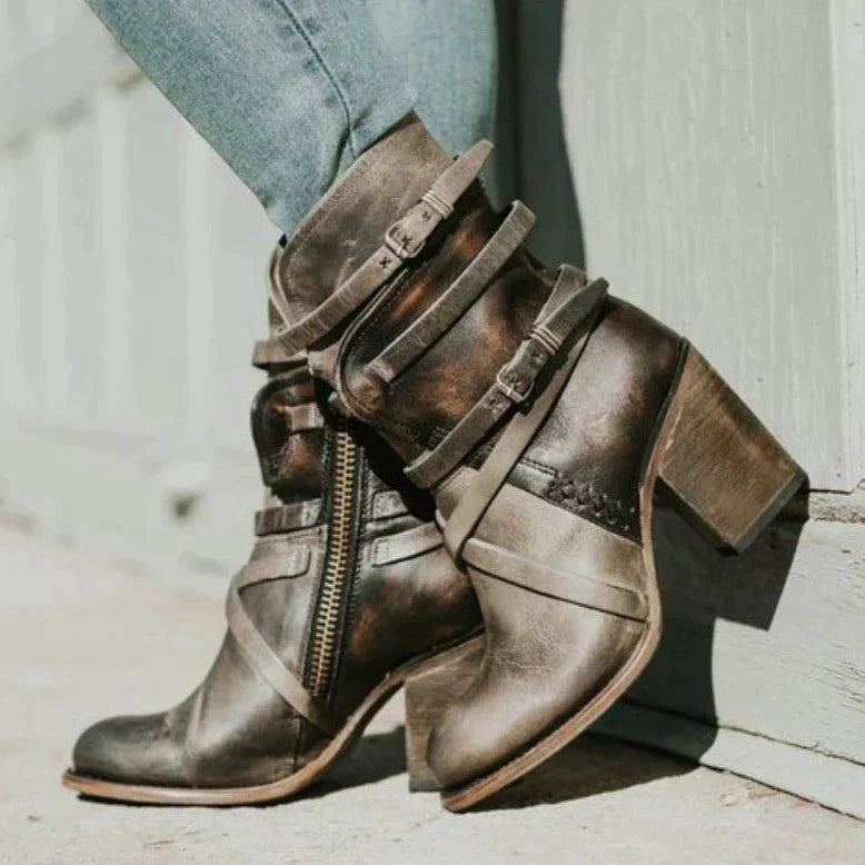 Elegant women's retro winter boots. Stylish and comfortable, ideal for women's fashion in cold weather.