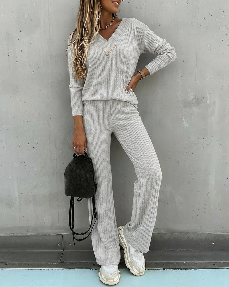 Versatile women's suit set: ribbed knit v-neck and pants