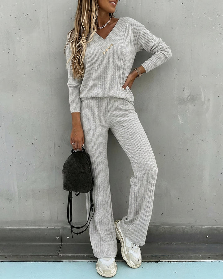 Versatile women's suit set: ribbed knit v-neck and pants