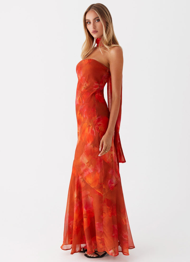 Flowy backless maxi dress for women, featuring a romantic print. Ideal as an elegant summer occasion dress.