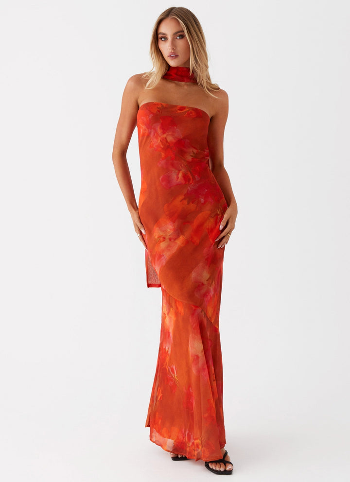 Romantic floral print maxi dress for women, a flowy and elegant summer dress. Beautiful sleeveless design.