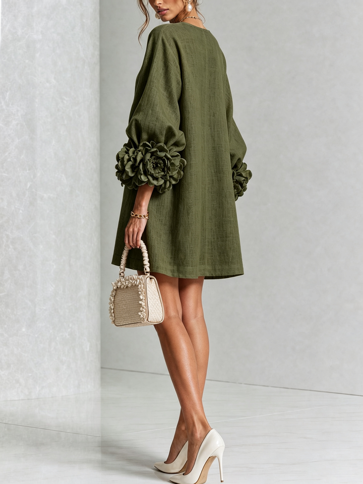 Comfortable casual mini dress, with round neck & long sleeves.
