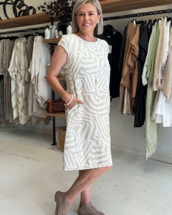 Elegant women's casual round neck summer dress. Knee-length, comfortable, and versatile for effortless warm-weather wear.