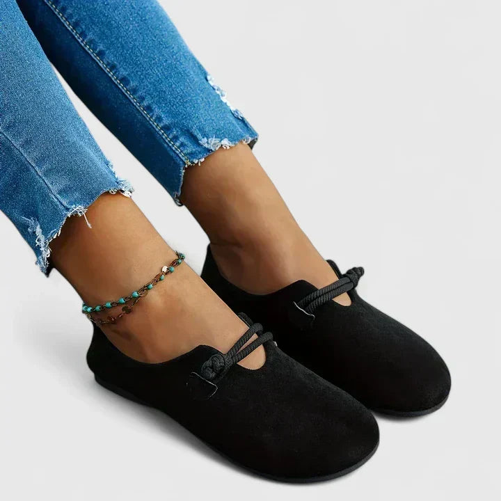 Women's flat slip-on loafers. Round toe & unique knotted detail create a comfortable and stylish look for any outfit.