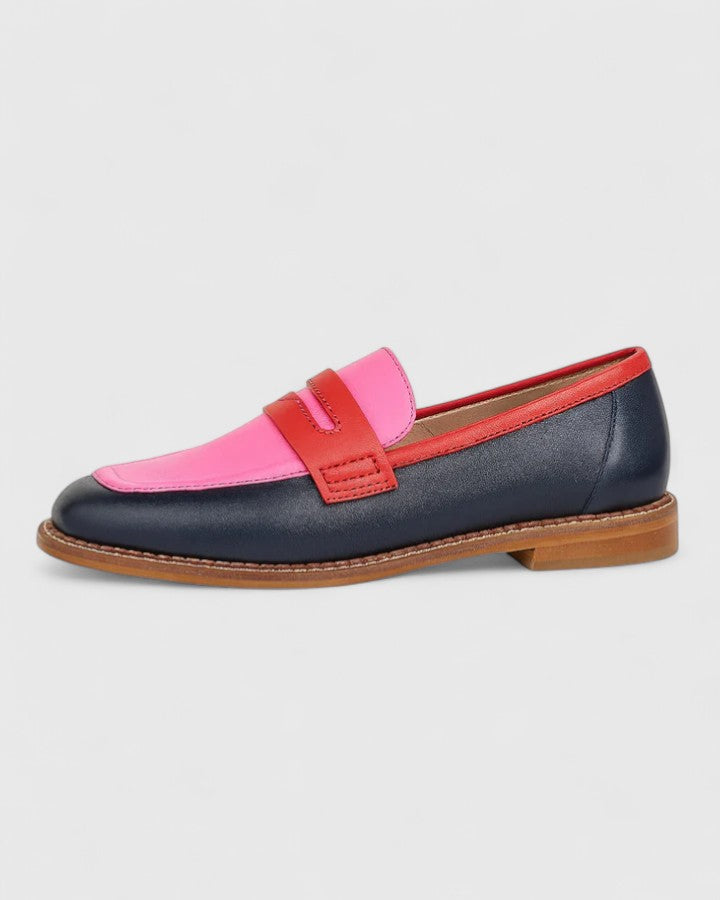 Classic women's penny loafers featuring a round toe, stitched upper, and a practical low heel. Stylish slip-on shoes.