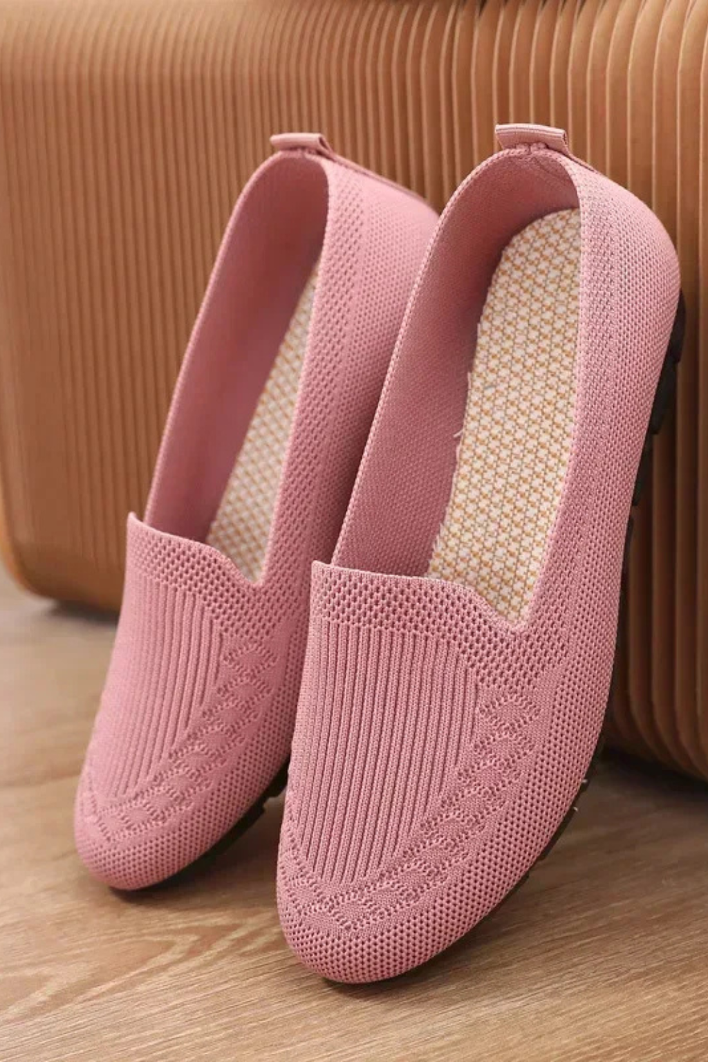 Versatile black round toe ballet flats, comfortable slip-on shoes for any occasion.