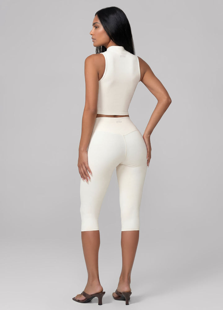 Ivory sculpting capri leggings, ideal for women's fitness, Pilates, and studio activities. Comfortable and stylish.