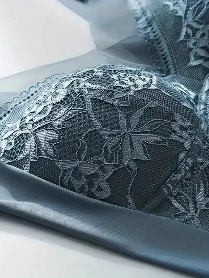 Everyday women's wire-free seamless full coverage bra, ideal for all-day comfort.