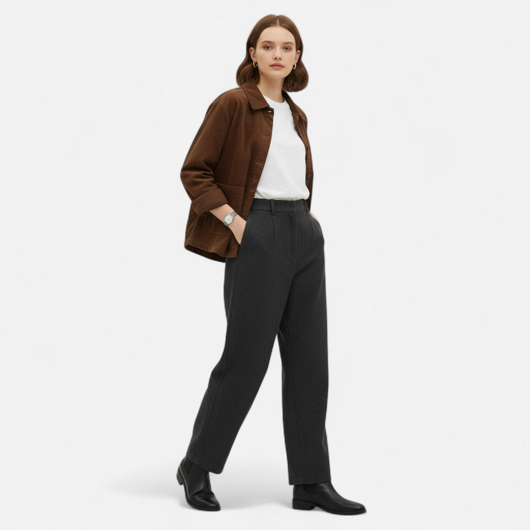 Fashionable short jacket for women, perfect for casual outings and adding effortless elegance.