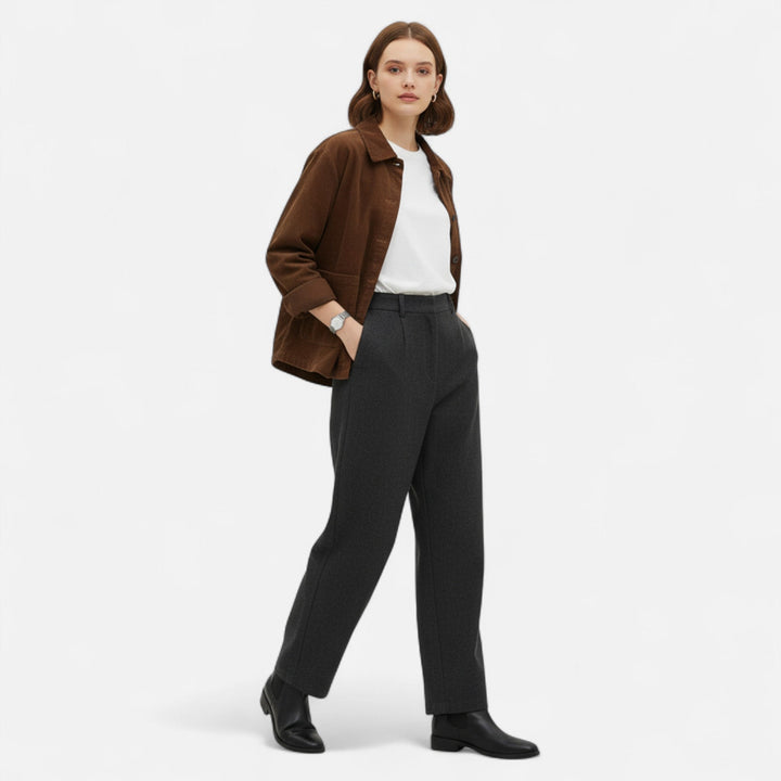 Fashionable short jacket for women, perfect for casual outings and adding effortless elegance.