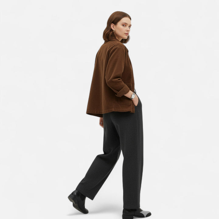 Stylish women's casual jacket, a versatile piece of outerwear for any fashion-conscious woman.