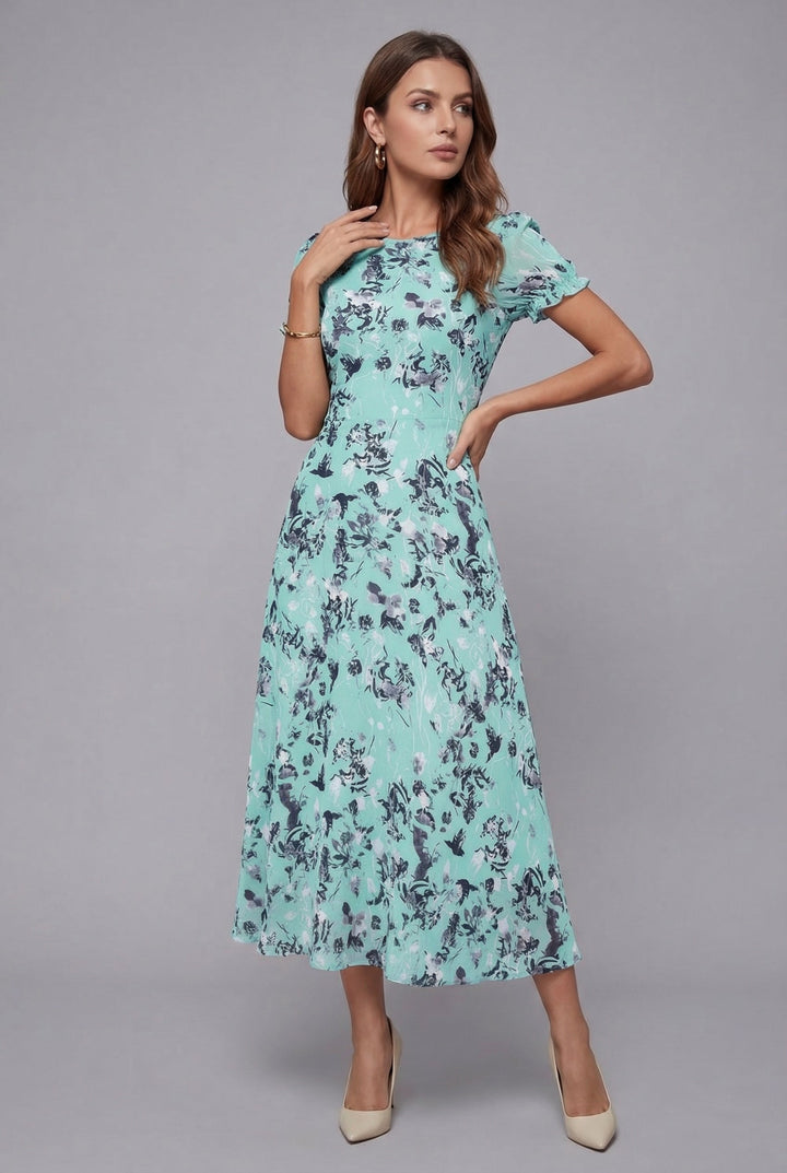 Casual women's floral midi dress, a must-have summer essential.