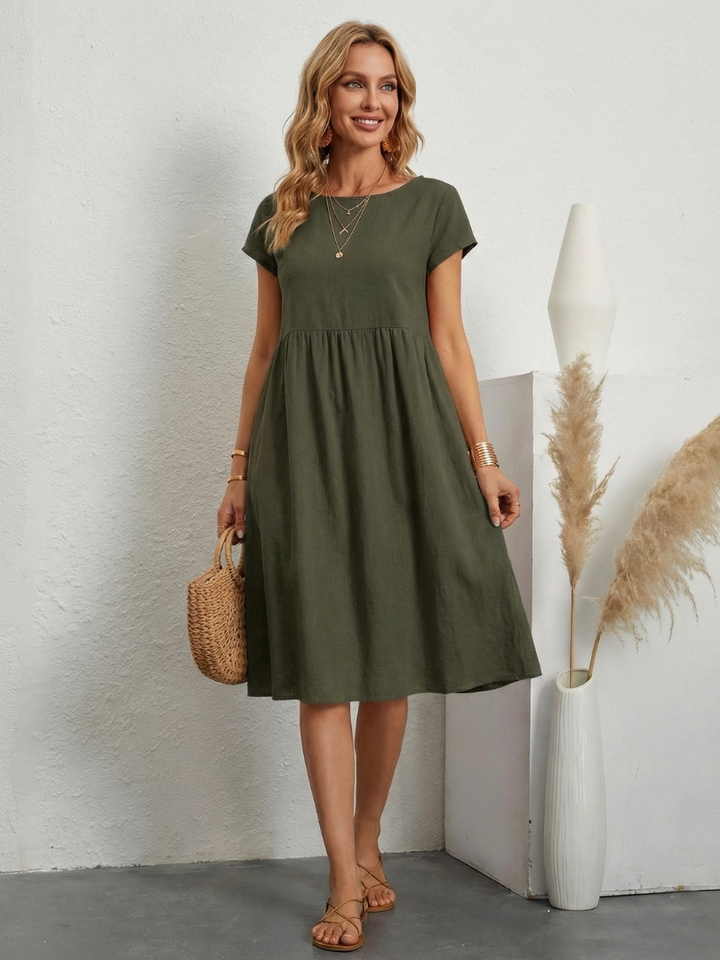 Chic women's short sleeve knee-length dress for spring/summer, featuring pockets & a comfortable relaxed fit.
