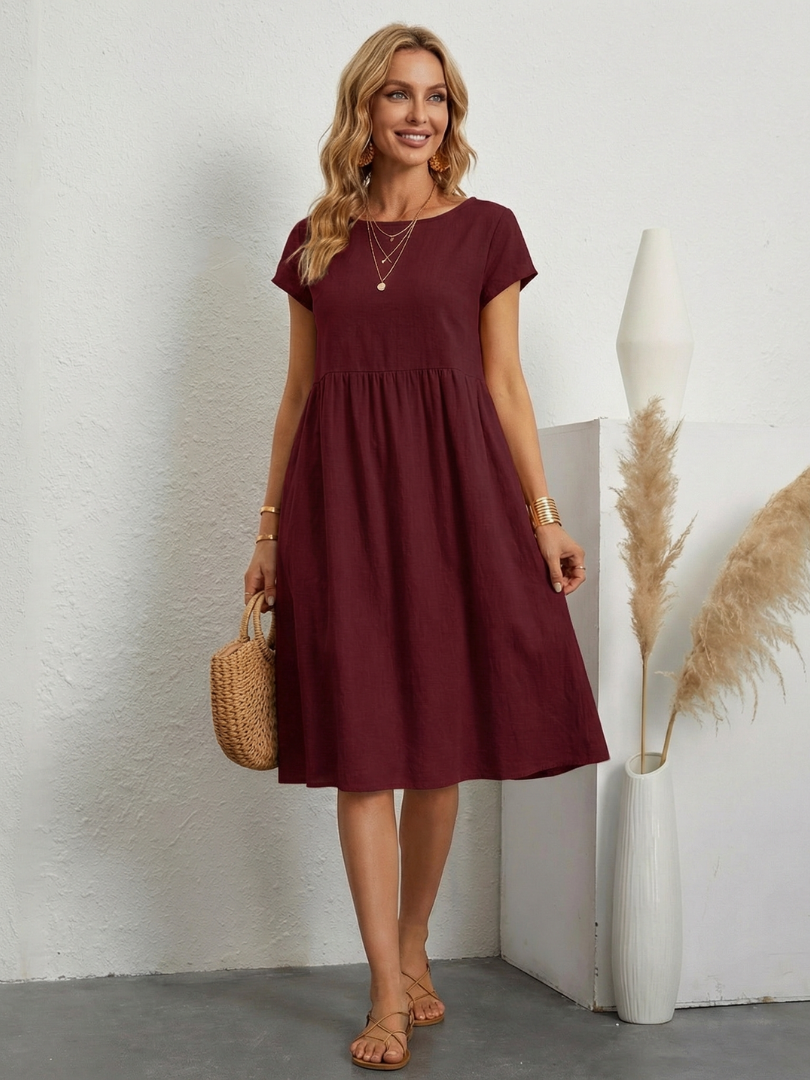 Effortless women's short sleeve knee-length dress, relaxed fit, pockets for chic everyday summer style.