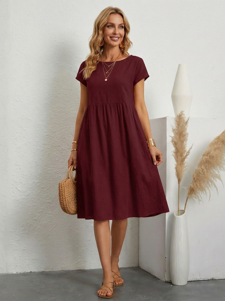 Effortless women's short sleeve knee-length dress, relaxed fit, pockets for chic everyday summer style.