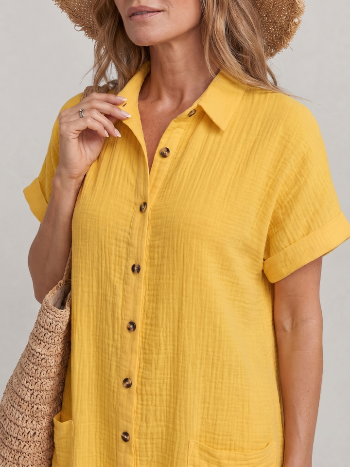 Casual women's knee length summer dress, short sleeve, with a relaxed fit and functional pockets.