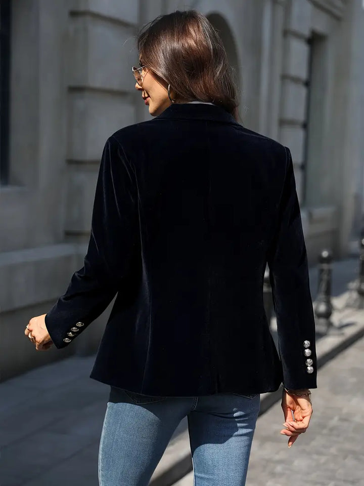 Stylish women's outerwear: a single button tailored blazer for a chic look.