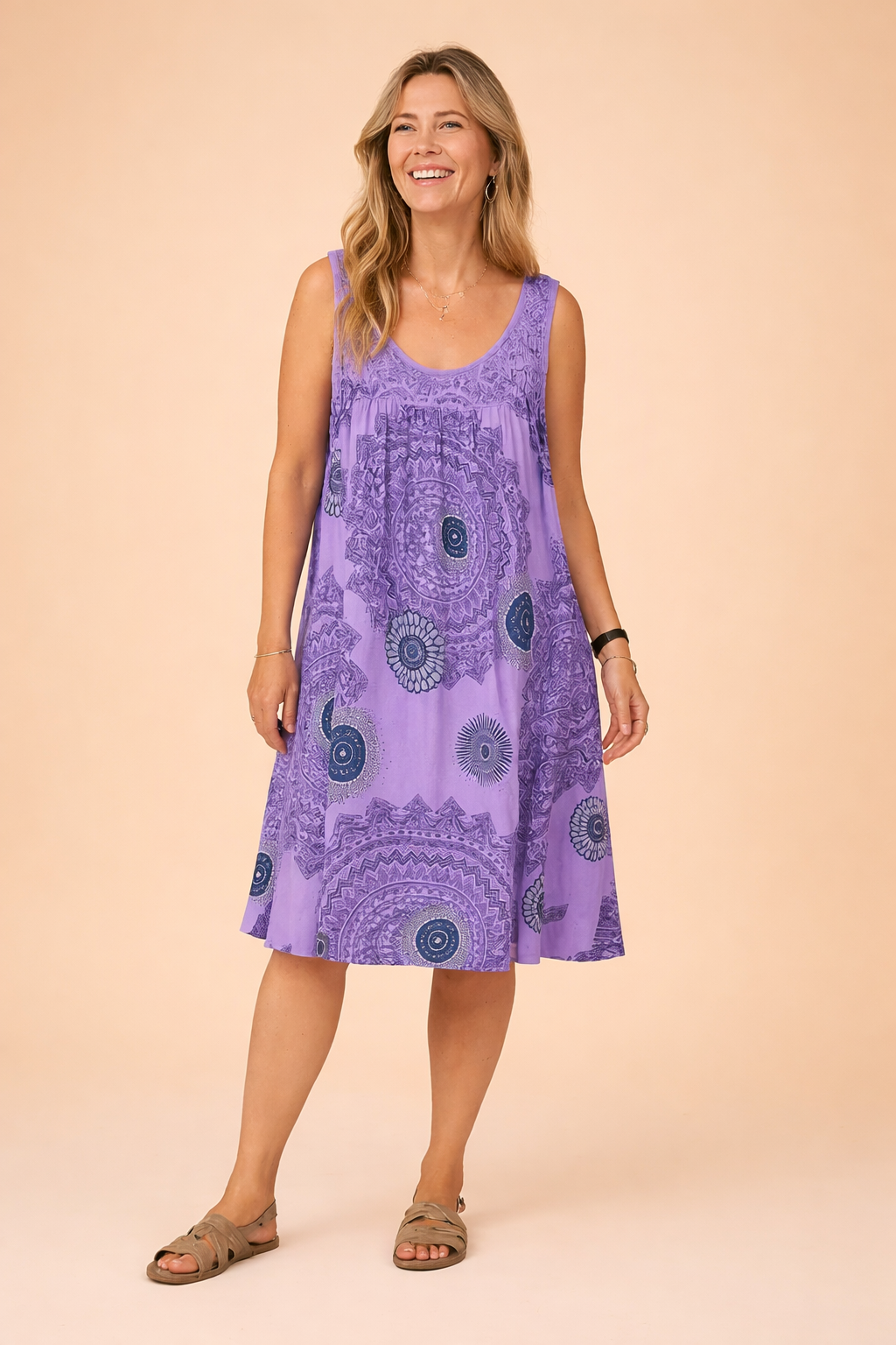 Flowy women's bohemian midi dress, sleeveless, ideal for comfortable summer vacation or relaxed daily wear.