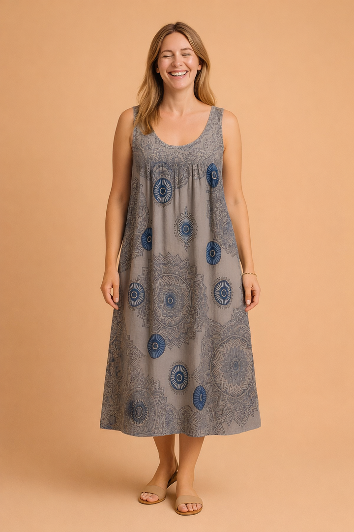 Women's sleeveless bohemian midi dress, airy and relaxed, with a beautiful summer pattern.