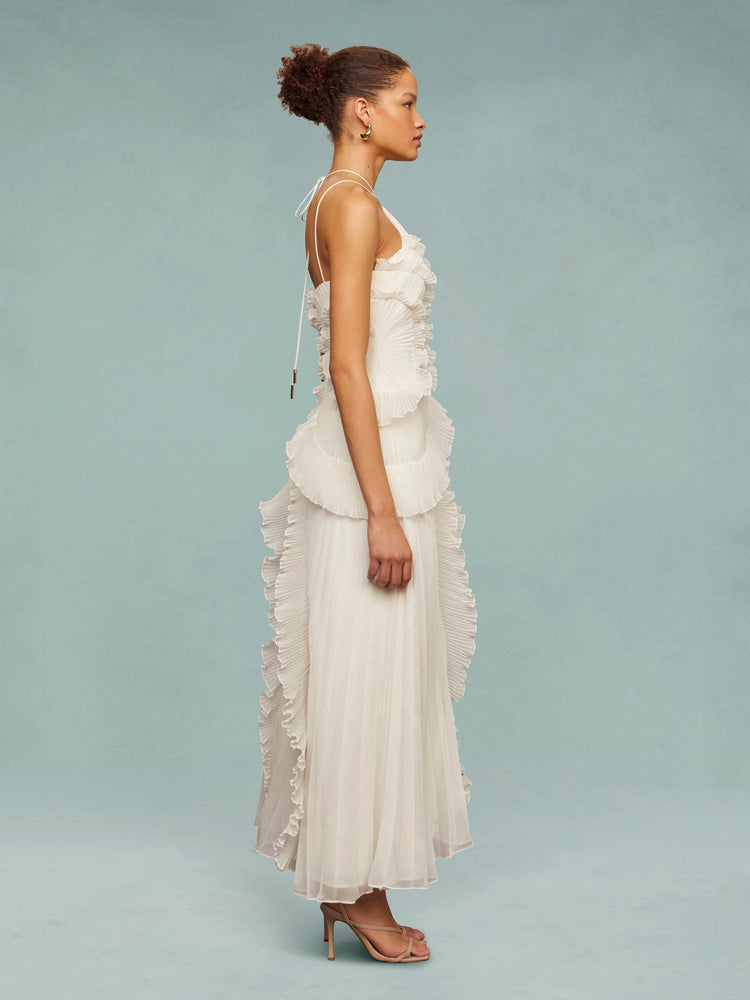 Flowing women's sleeveless pleated maxi dress, an elegant choice for any wedding guest.