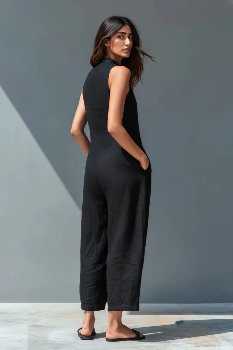 Stylish women's sleeveless jumpsuit, wide leg design, perfect for effortless, chic everyday comfort.