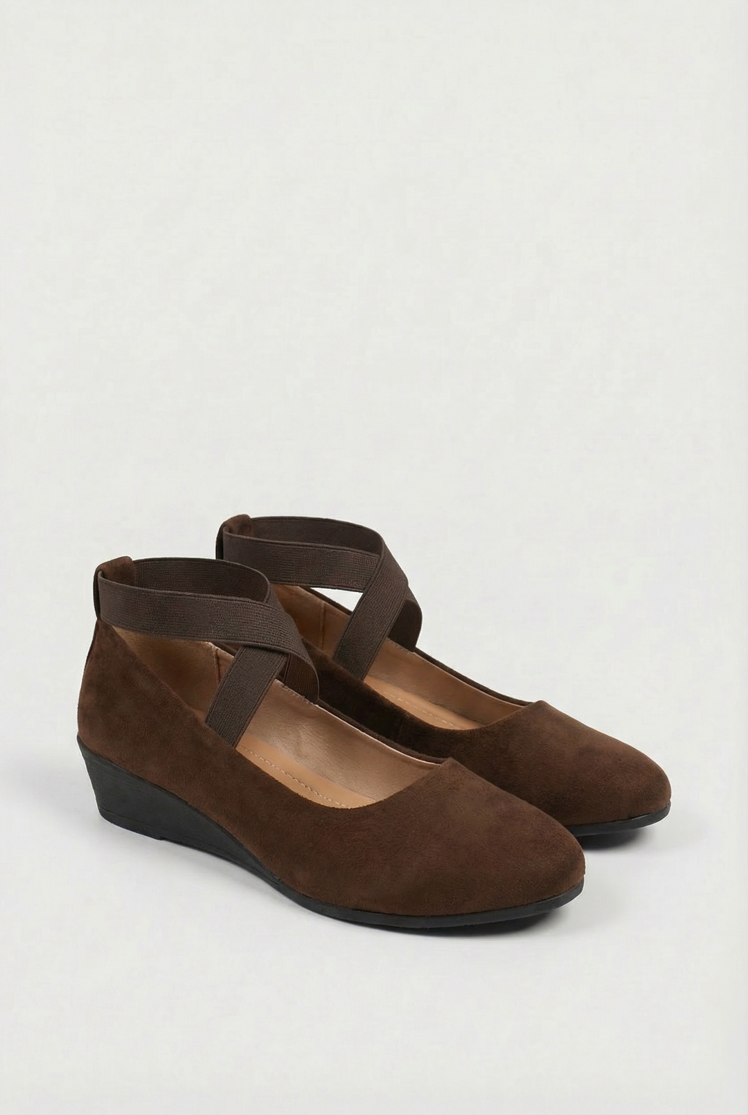 Lightweight women's slip-on casual shoes, offering cushioned support for everyday activities.