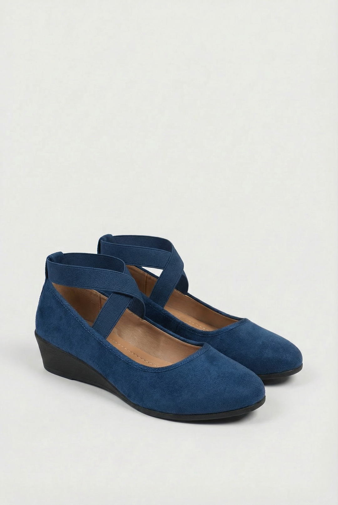 Effortless women's slip-on comfort shoes, perfect for casual style and all-day cushioned wear.