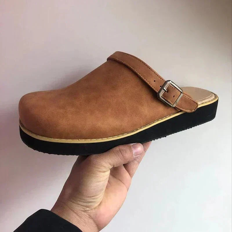 Comfortable women's flat slip-on sandals, ideal for everyday wear with stylish contrast stitching.