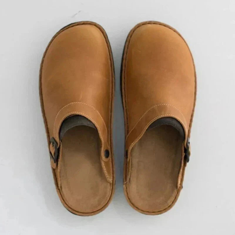 Chic women's open-toe flat sandals featuring unique contrast stitching, easy slip-on design.