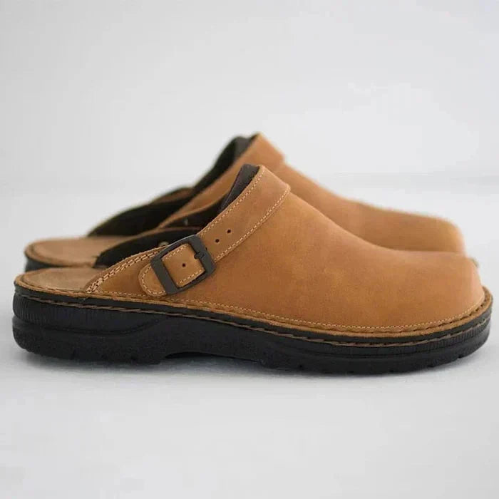 Summer-ready women's flat slip-on sandals with trendy contrast stitching for casual elegance.