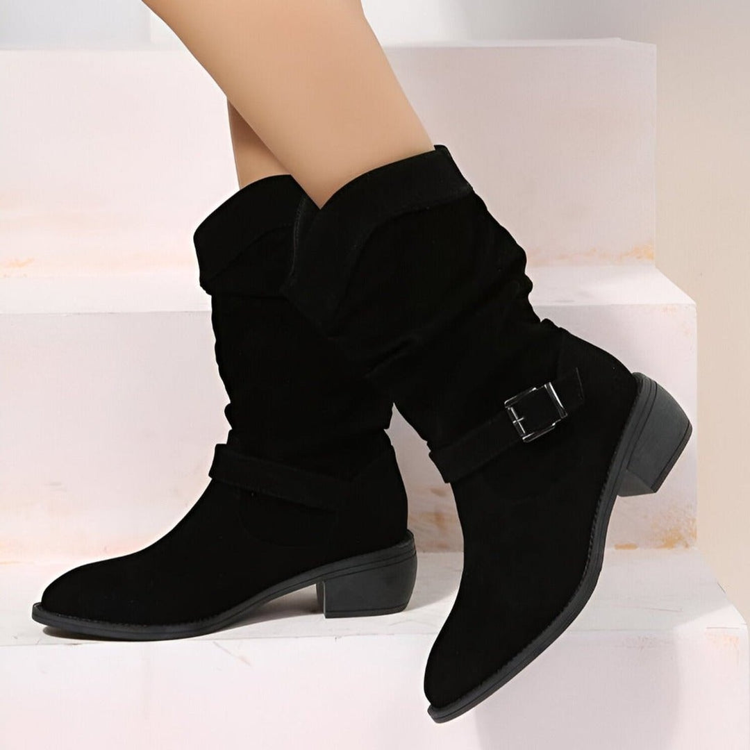 Casual women's knee-high slouchy boots with a sturdy block heel, offering comfortable and trendy autumn style.