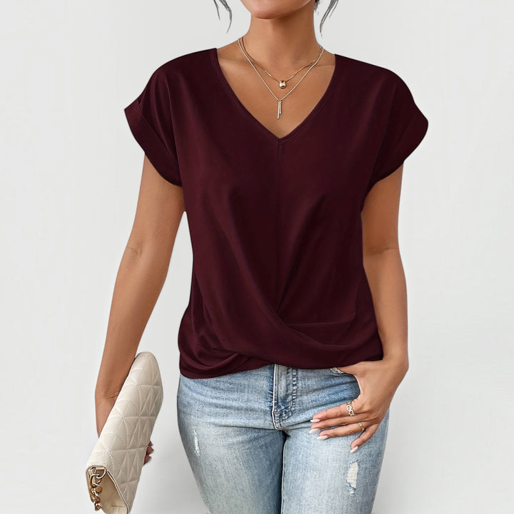 Chic and comfortable ladies' short sleeve t-shirt. A breathable casual top with a relaxed fit for summer.