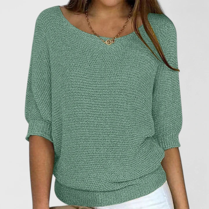 Chic women's knit jumper, a versatile long-sleeve top for casual or dressed-up occasions. Soft fabric.