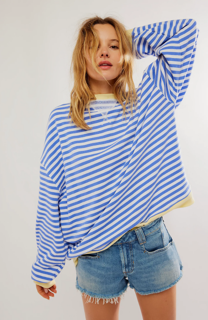 Elegant women's striped crewneck sweater, simple yet sophisticated for daily wear.