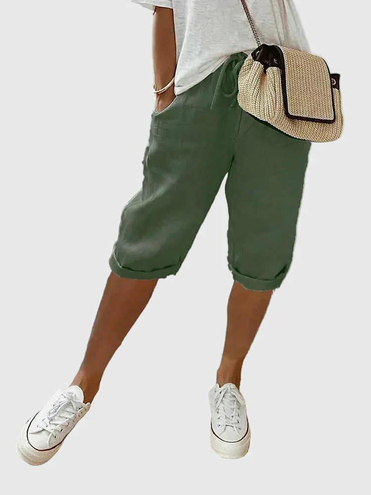 Stylish women's comfort shorts, ideal for travel or everyday wear, featuring a relaxed fit.