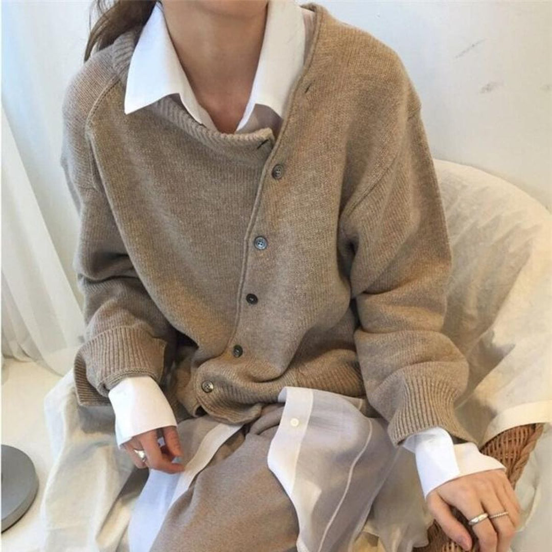 Luxurious warm wrap cardigan for women, ideal for casual everyday wear
