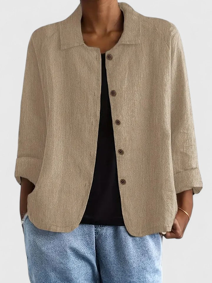 Versatile women's chic top, perfect for everyday wear, offering sophisticated comfort and a stylish fit.