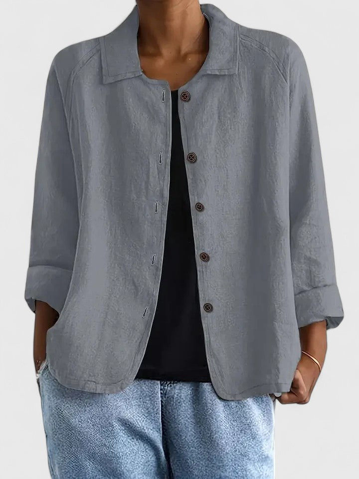 Chic women's top with a relaxed fit, a sophisticated layering piece for everyday comfort and style.