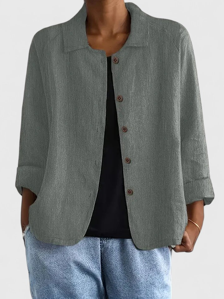Loose fit women's top, a comfortable and stylish blouse for chic everyday wear and transitional fashion.