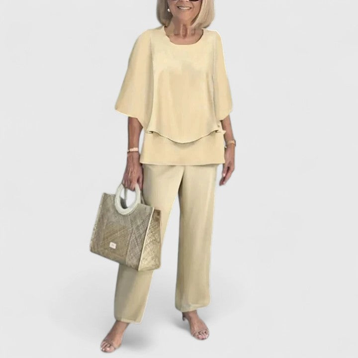 Stylish women's loose two-piece set, ideal for sophisticated lounge wear or spring outfits.