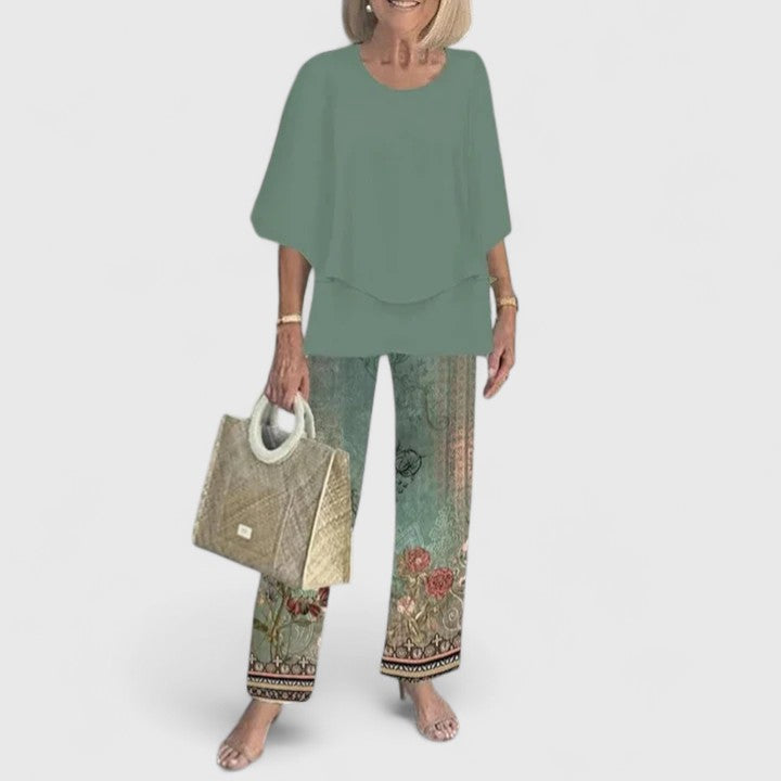 Sophisticated women's summer outfit: a comfortable loose two-piece set.