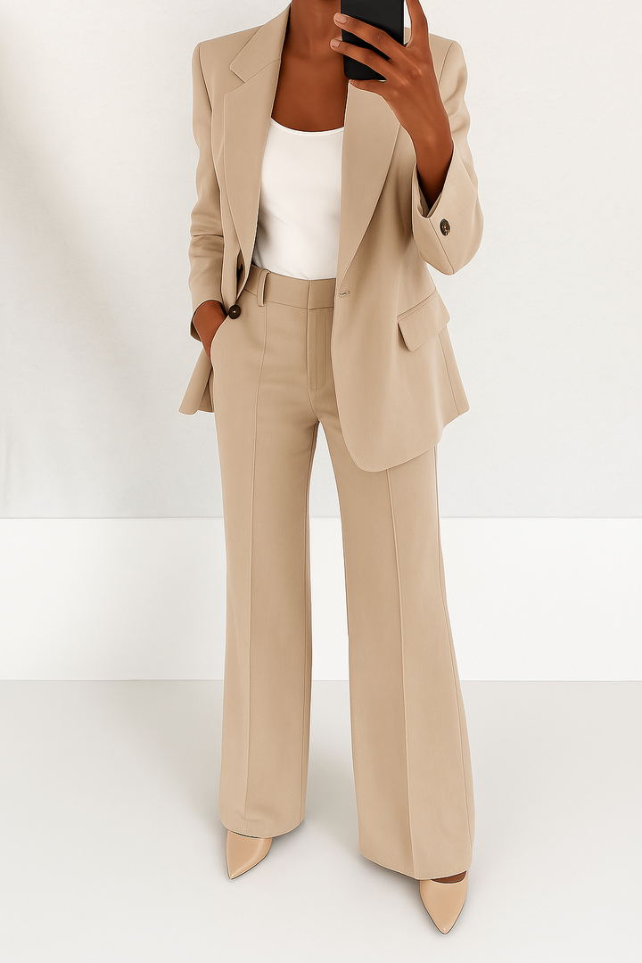 Elegant women's modern tailored suit. Chic blazer and slim-fit trousers, ideal for professional business wear.