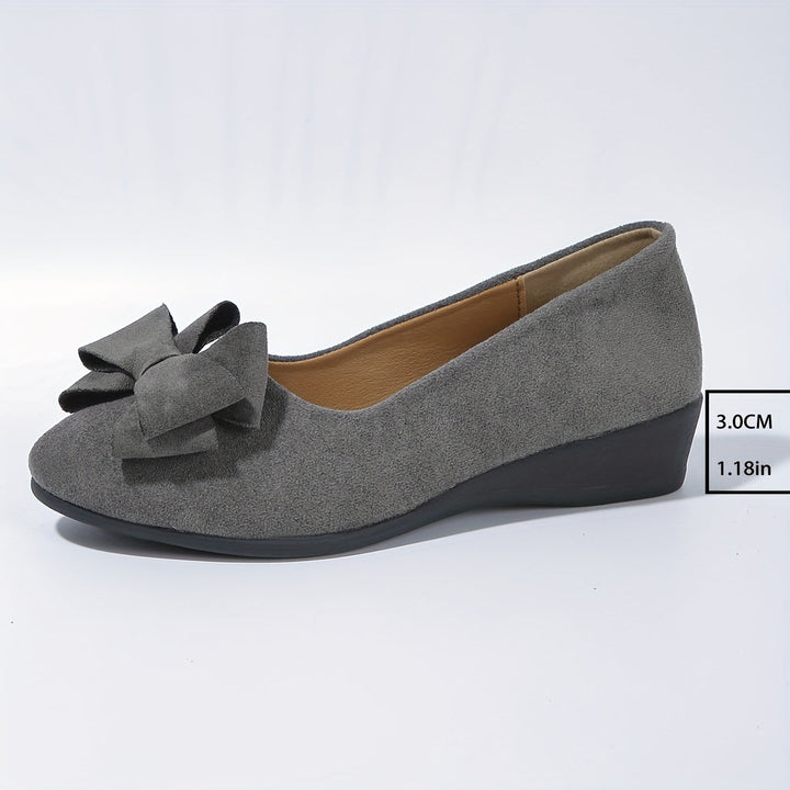 Modern women's walking flats, delivering elegant comfort & essential foot support for ladies fashion.