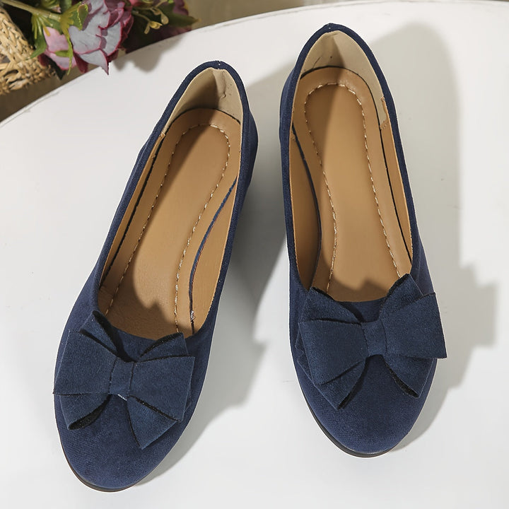 Chic & comfortable women's walking shoes, ideal for sophisticated style & everyday foot support.
