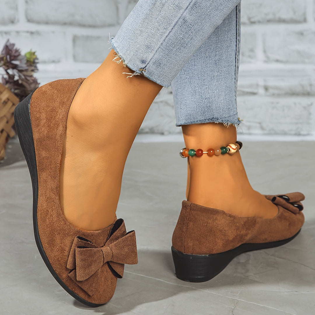 Stylish women's flats, combining sophisticated design with excellent foot support for walking comfort.