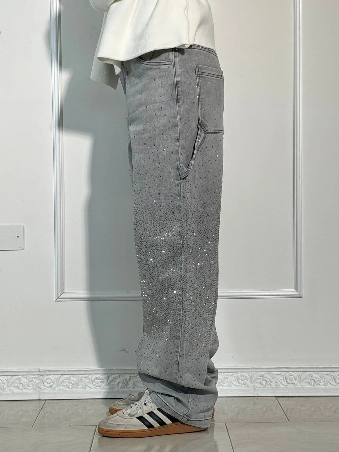 Versatile women's jeans: high waist, straight leg, with sparkle