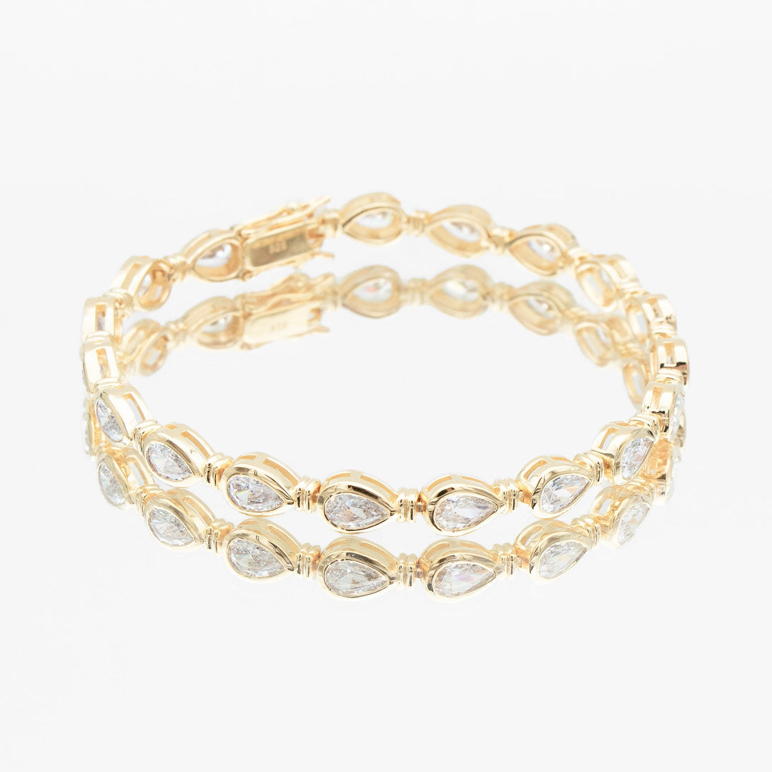 Sporty yet elegant women's padel bracelet, with sparkling pear stones in gold vermeil & sterling silver.